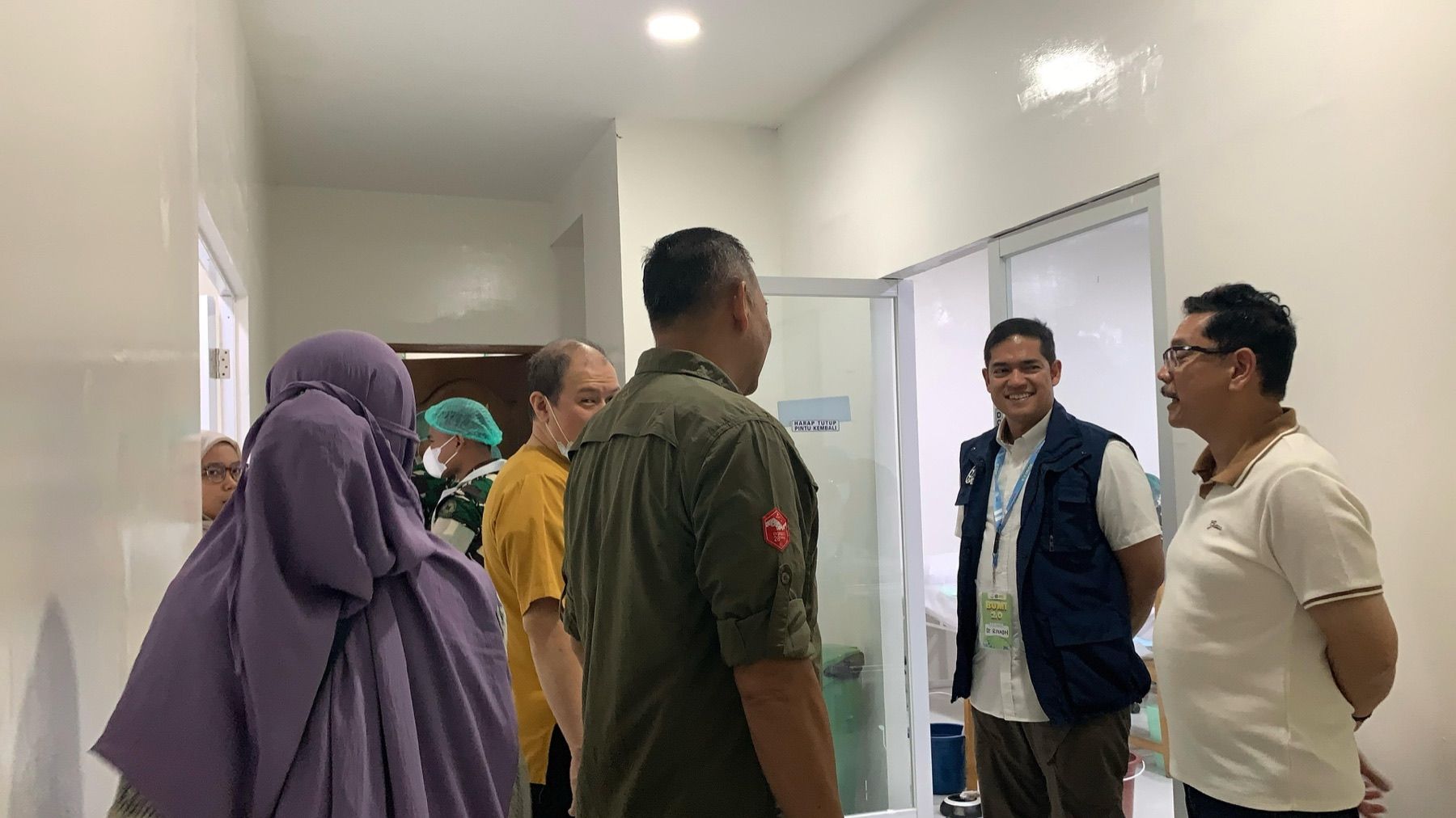 Tim dan mitra SMC berkoordinasi dalam kegiatan sunat massal
